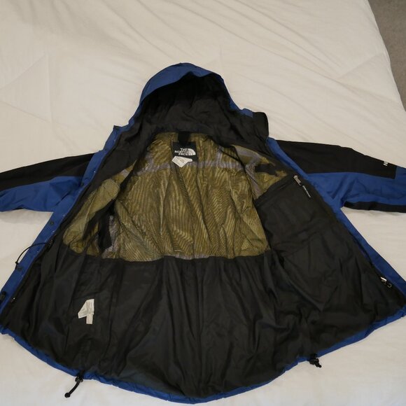 The North Face Gore-Tex Women's Ski Jacket - Picture 4 of 7